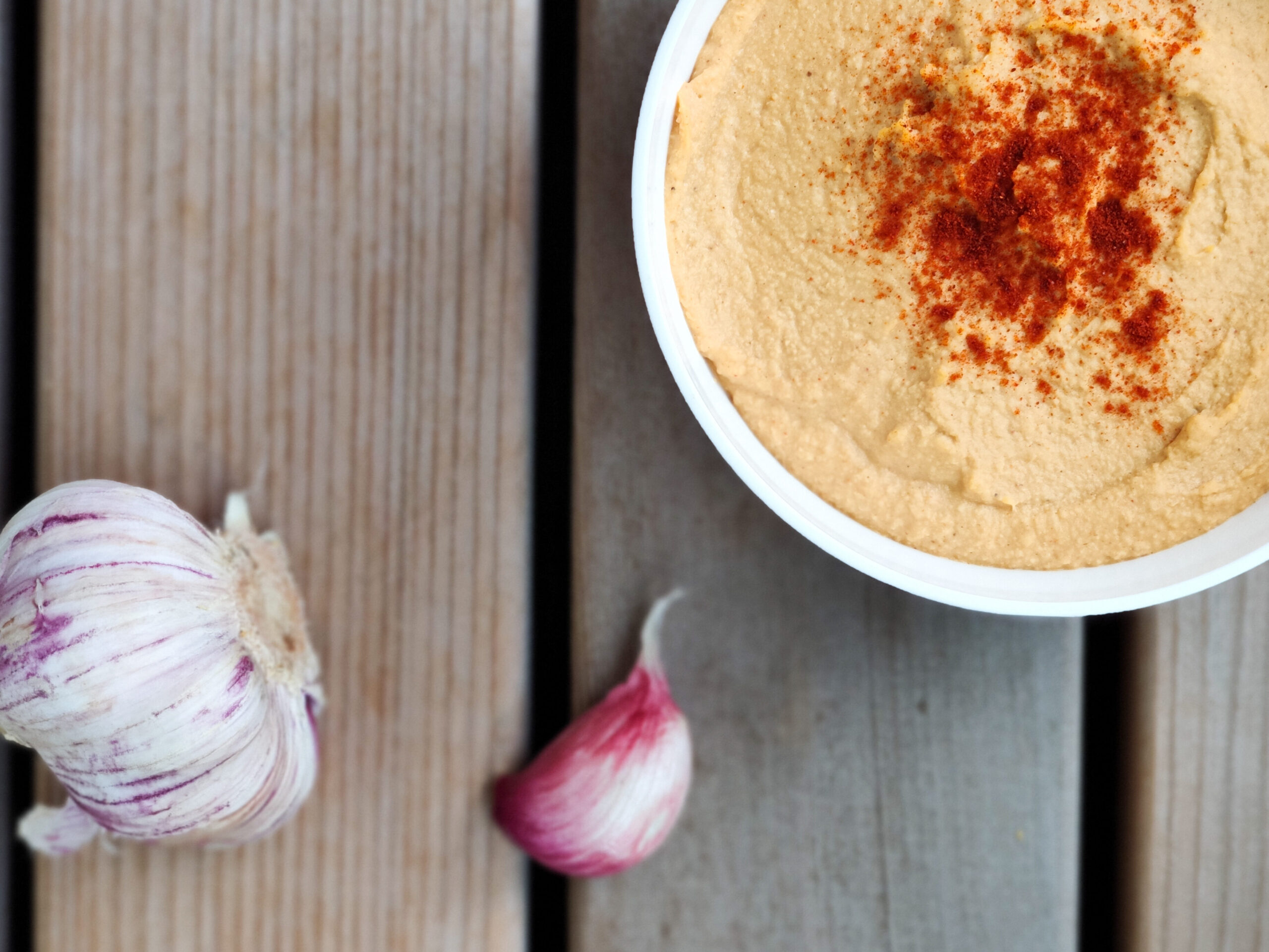 Selbstgemachter Hummus Hummus mit Paprikanote